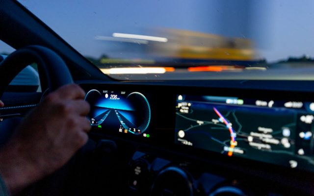 Mobil Bisa Dikendalikan Lewat HP, Fitur Connected Car Apa yang Benar-Benar Berguna?